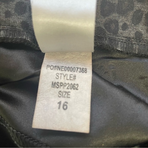NYDJ Pull On Straight Leg Knit Pants Gray Leopard Print Soft & Stretchy Size 16 - Picture 13 of 14